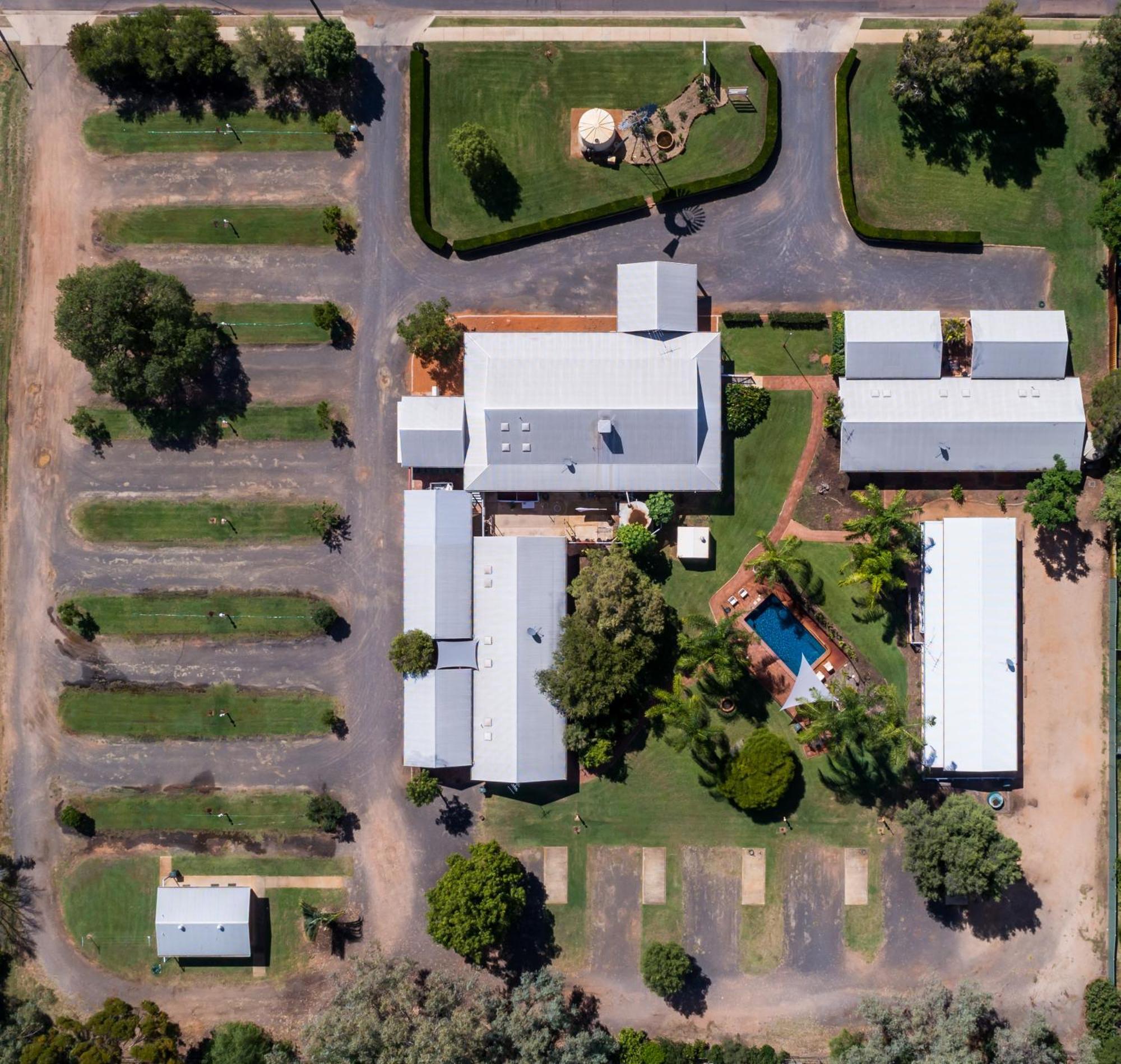 Tambo Mill Motel & Caravan Park Екстер'єр фото