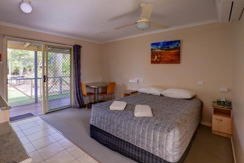 Tambo Mill Motel & Caravan Park Екстер'єр фото